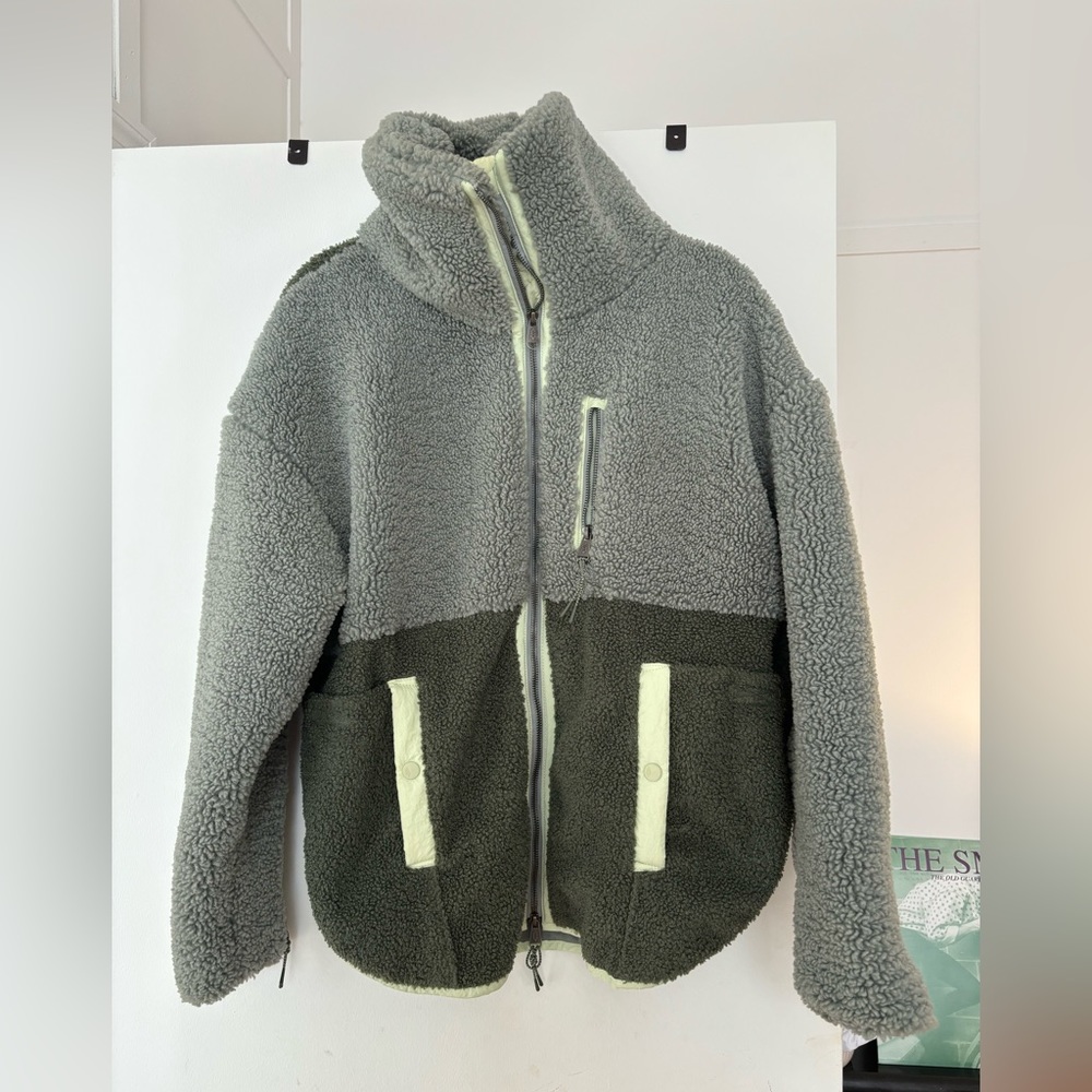 Free people mood dancer fleece jacket size small, worn only a few times